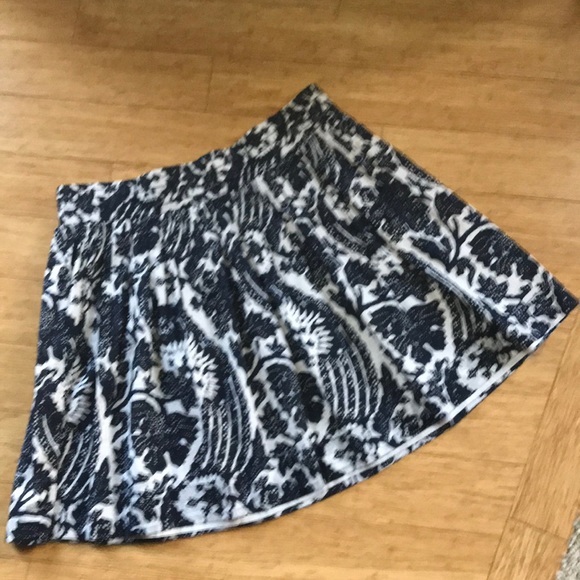 🦋 Banana Republic Navy & White Batik Print Skirt - Picture 1 of 6
